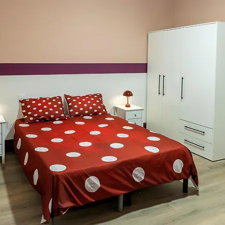Cozy And Charming Triple - Colivingflorence Vdm アパート